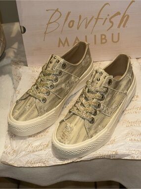 Blowfish Malibu Women's Gold Distressed Low-Top Sneakers